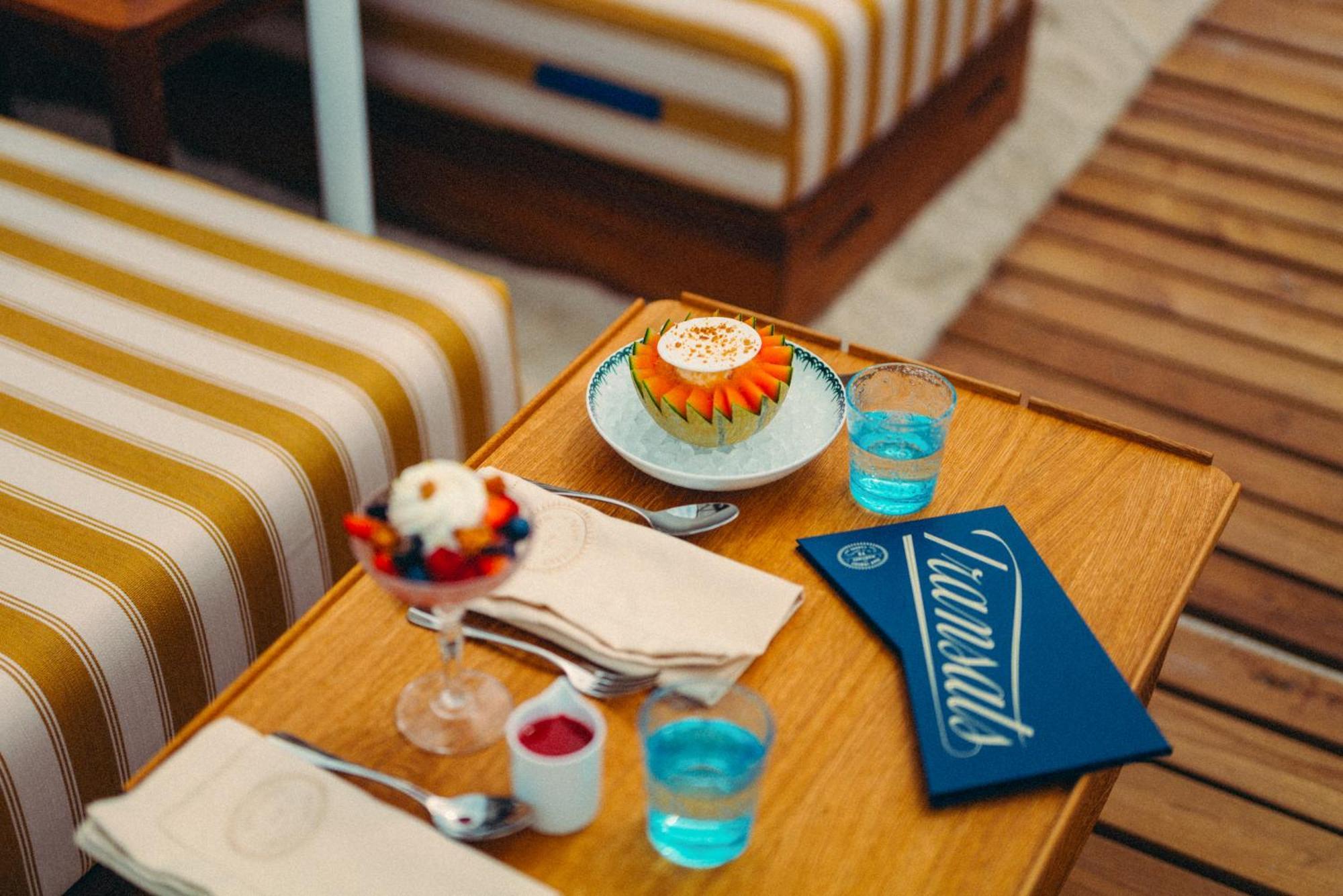 Hotel Martinez, In The Unbound Collection By Hyatt Cannes Luaran gambar The poolside at Conrad Maldives
