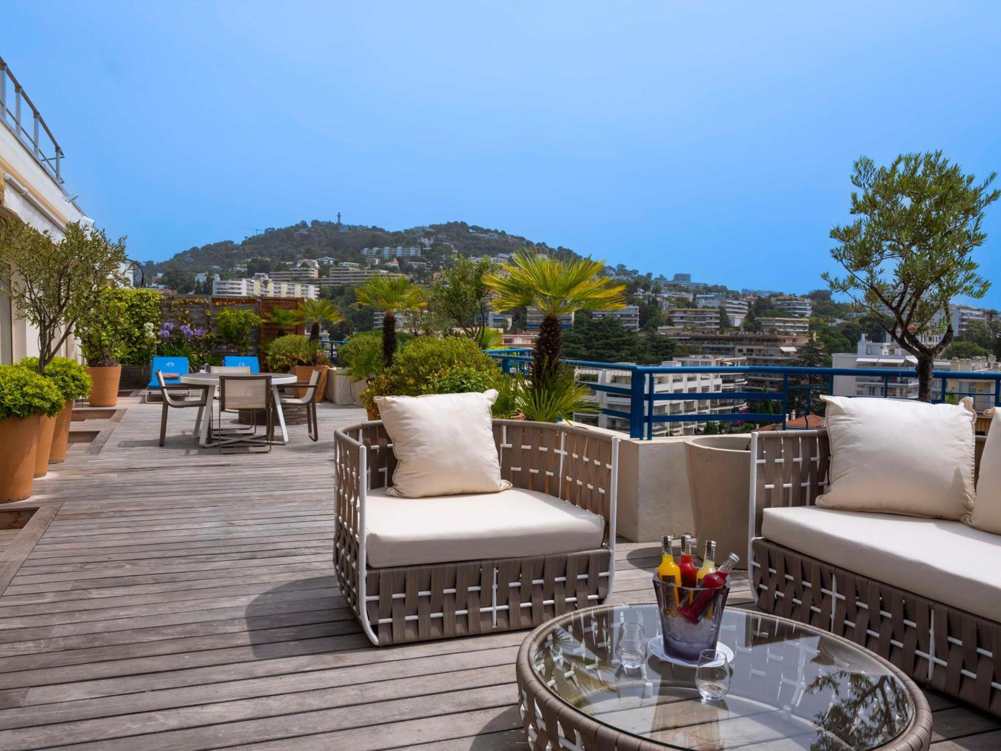 Hotel Martinez, In The Unbound Collection By Hyatt Cannes Luaran gambar Terrace of the hotel