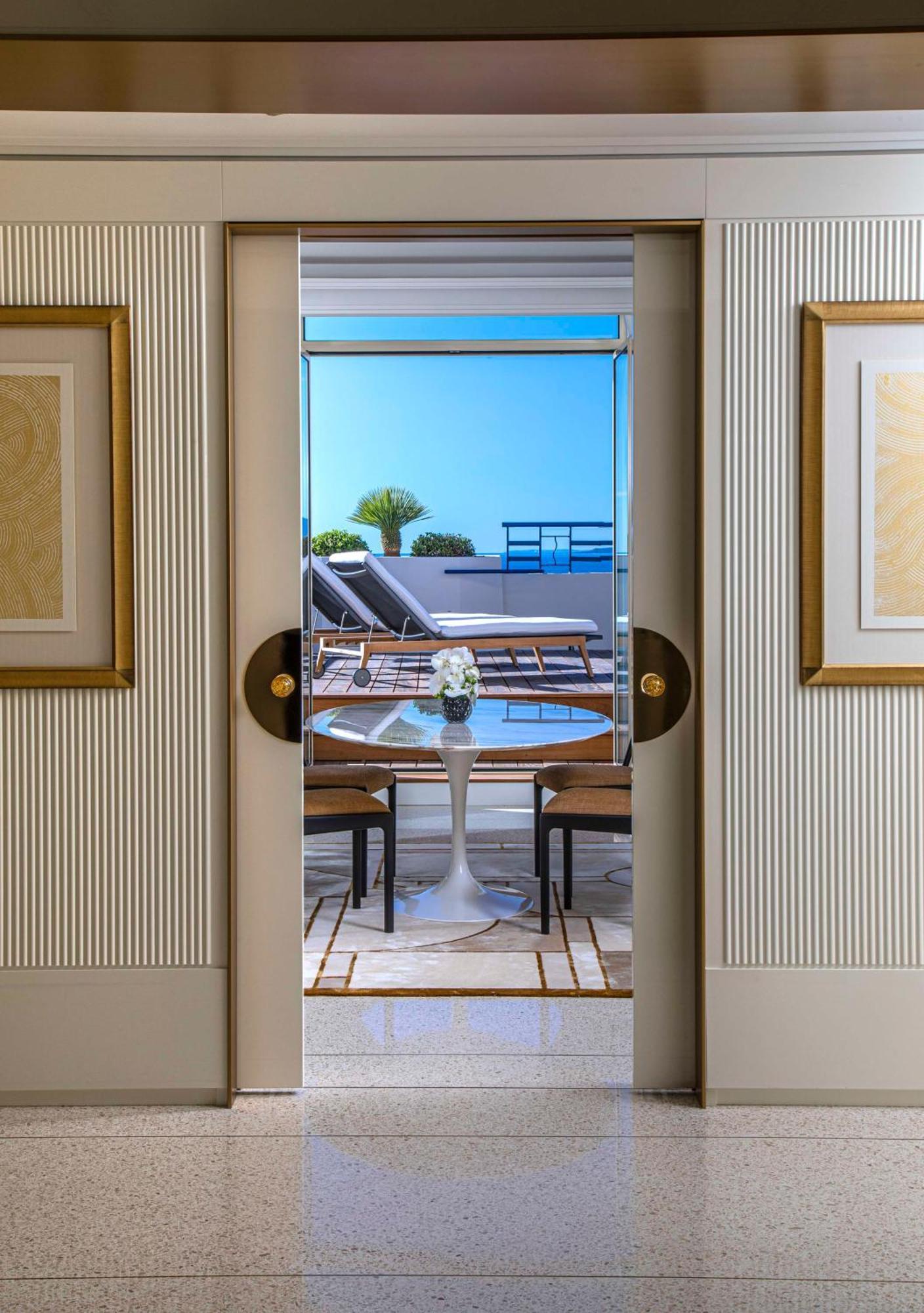 Hotel Martinez, In The Unbound Collection By Hyatt Cannes Luaran gambar A view of the pool from a guest room
