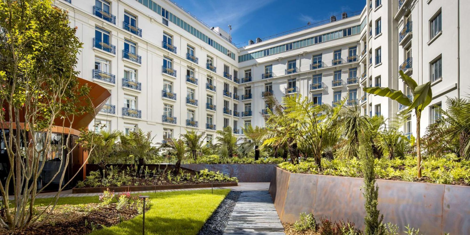 Hotel Martinez, In The Unbound Collection By Hyatt Cannes Luaran gambar The hotel's courtyard