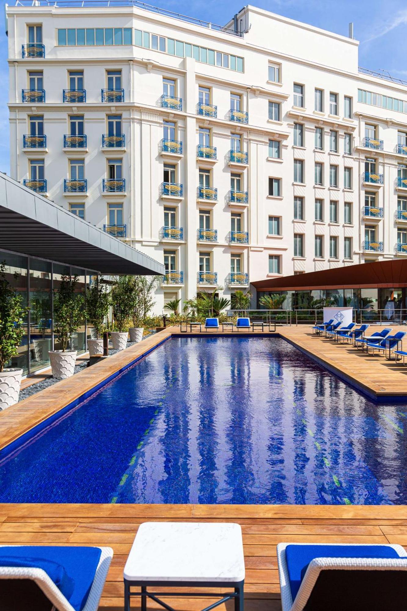 Hotel Martinez, In The Unbound Collection By Hyatt Cannes Luaran gambar The pool at the hotel